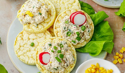 Pasta Twarogowo-Jajeczna na Wafelkach Kukurydzianych