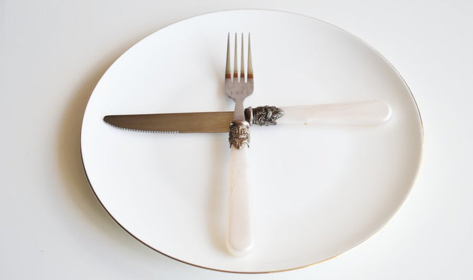 Sztućce, czyli o tym, co mówi ich odłożenie na talerzu